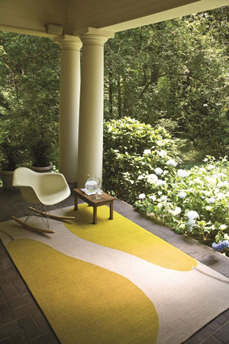 5 Ways to Style Your Outdoor Rug