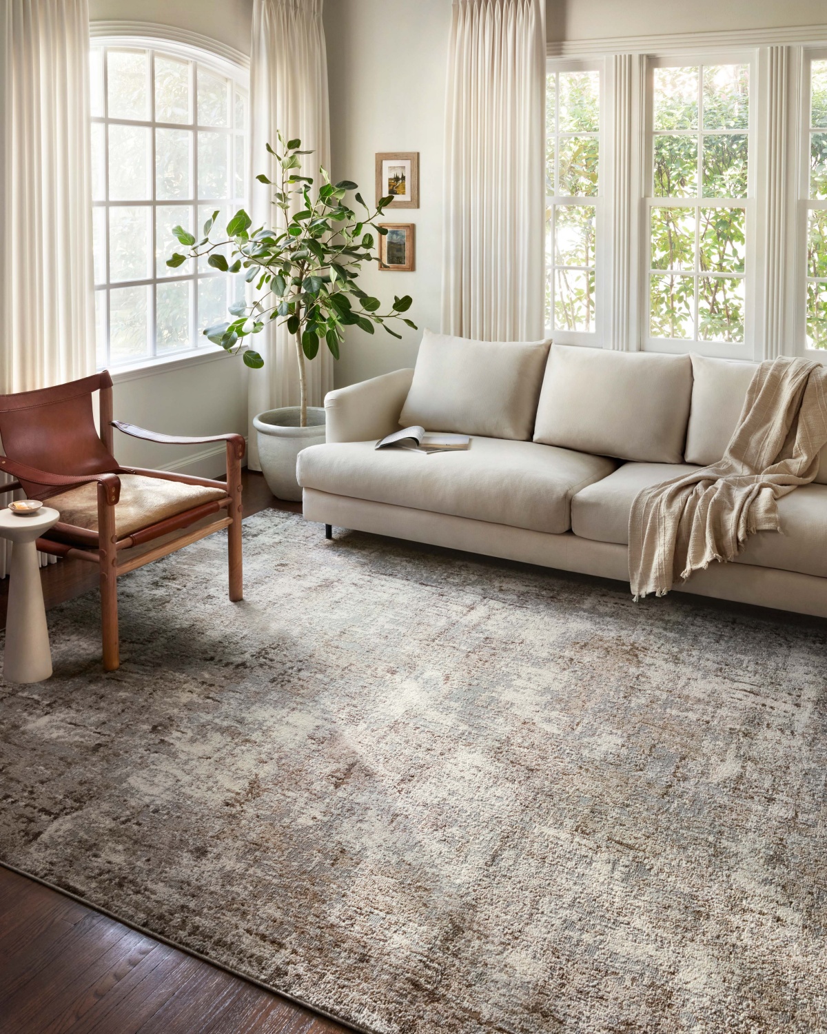 How to Decorate Hardwood Floors with Area Rugs - Cyrus Rugs